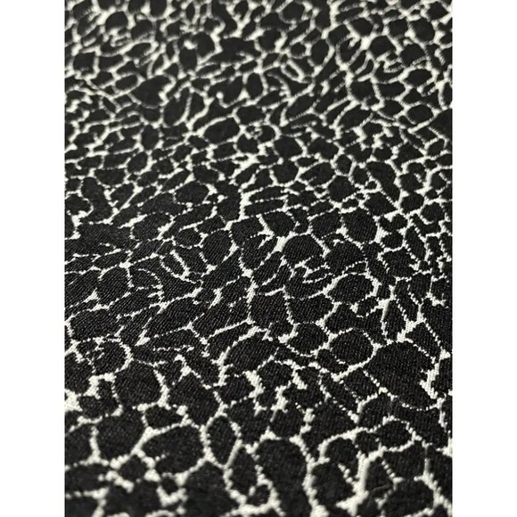 High-Low Textured Sleeveless Top - Picture 3 of 5